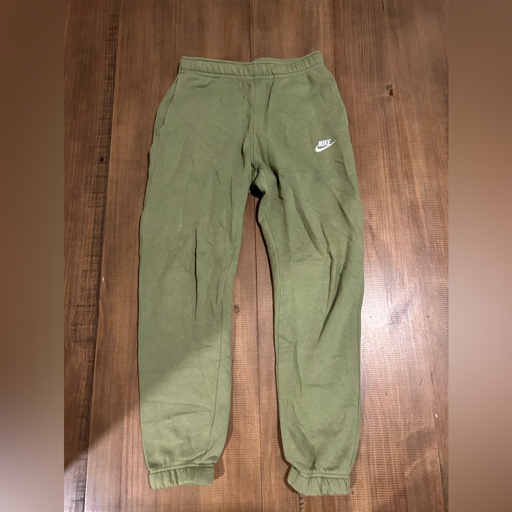 Men’s Green Nike jogger sweatpants